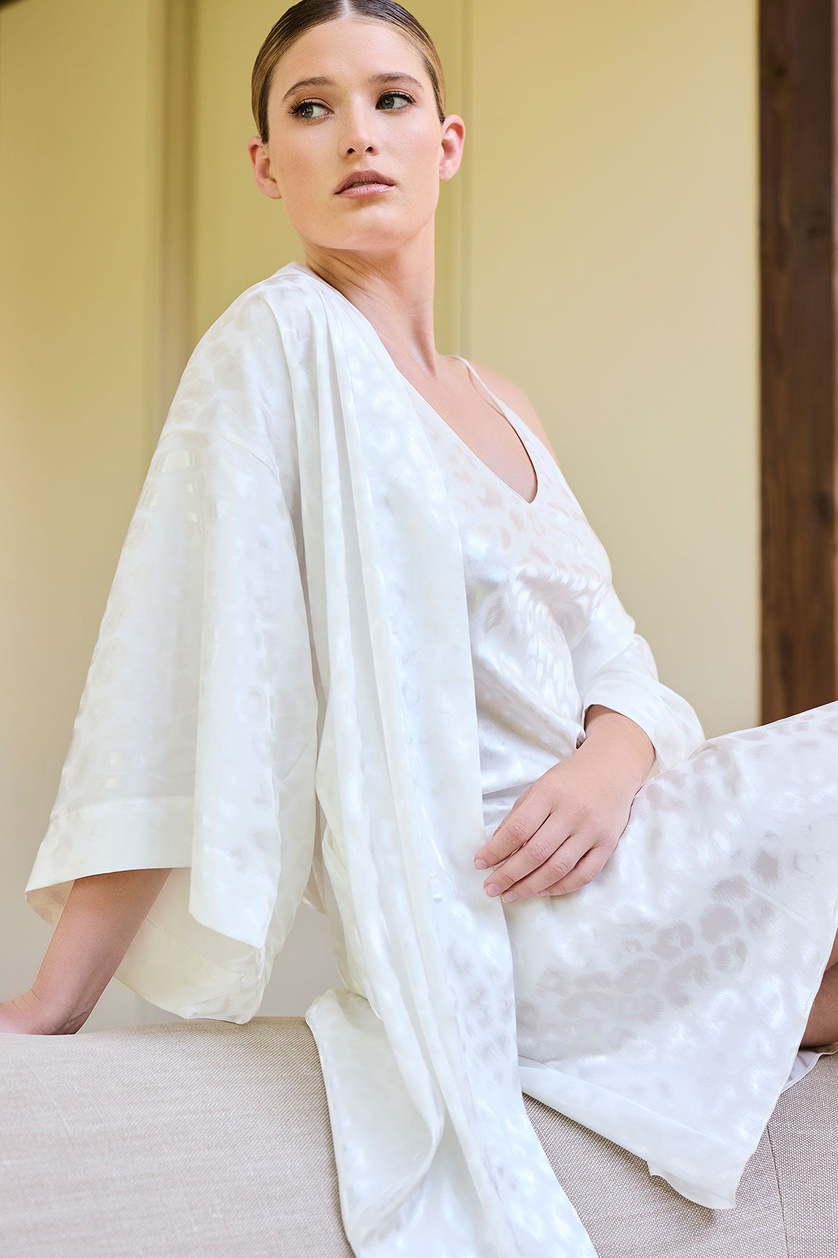Natori Buy Decadence Robe in Warm White Online